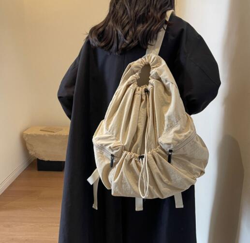 レディースリュック ナイロン  普段使い 巾着型 通学バッグ