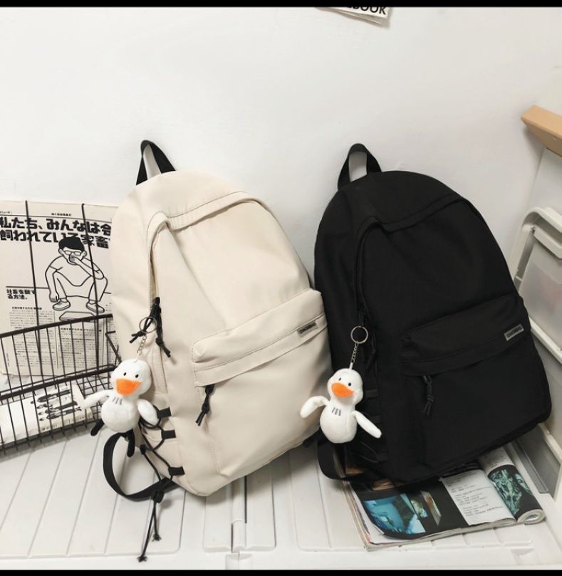 レディースリュック シンプル可愛いマスコット付きリュック