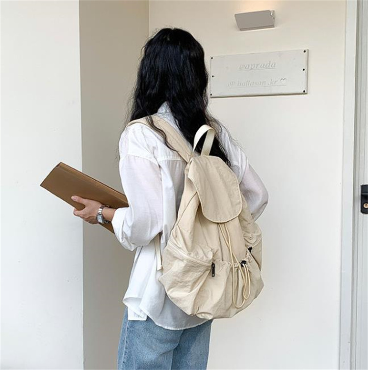 レディースリュック 普段使い大容量リュック 紐調整可能 軽量