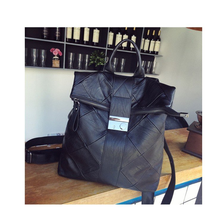 レディースリュック 普段使い対応 本革リュック 幾何学模様 黒色