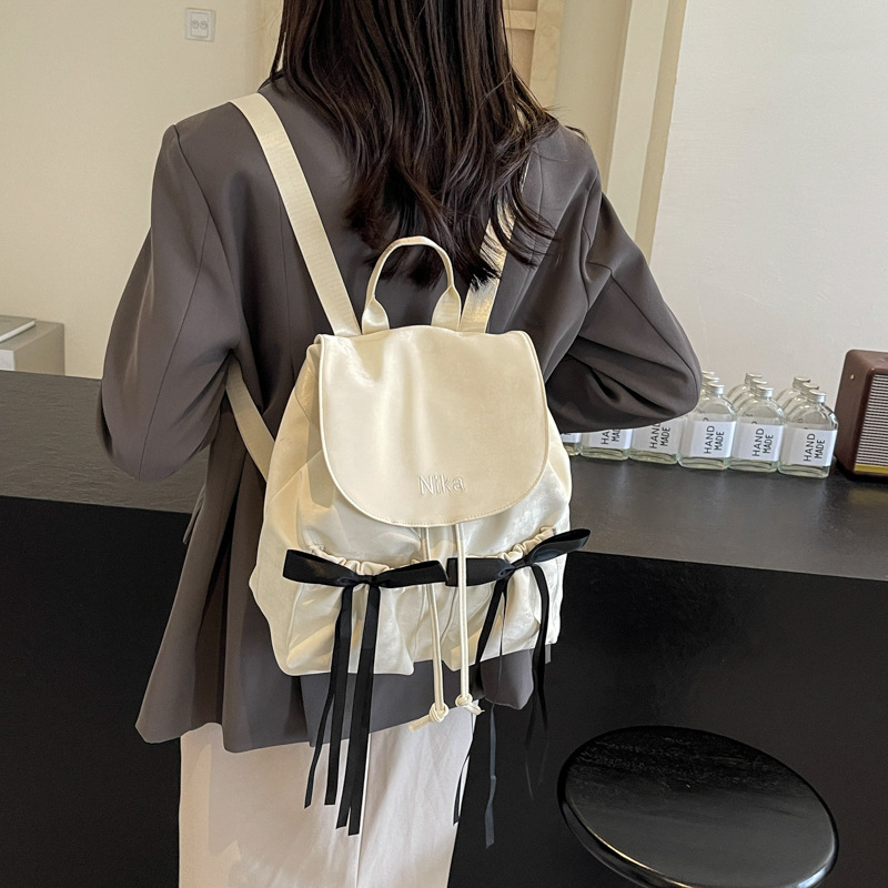 普段使いに最適なレディースリュック巾着型背負い鞄5色展開