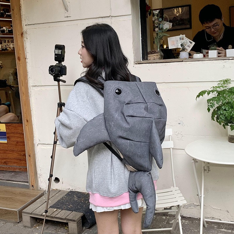 レディースリュック 普段使いサメ型リュックキャンバス鞄