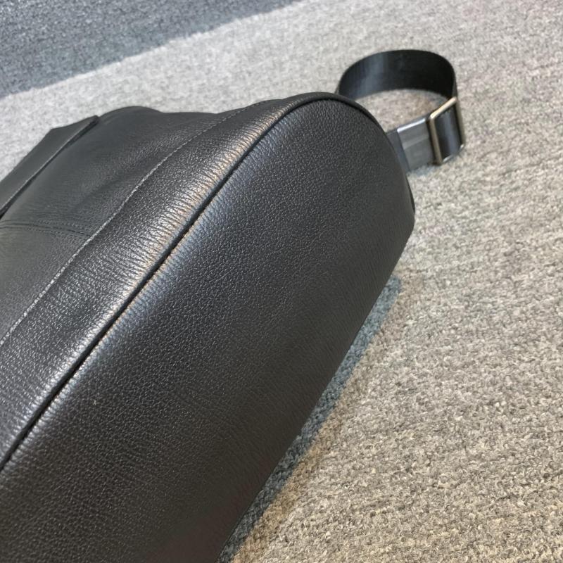 レディースリュック上質革製フラップ式通勤リュック