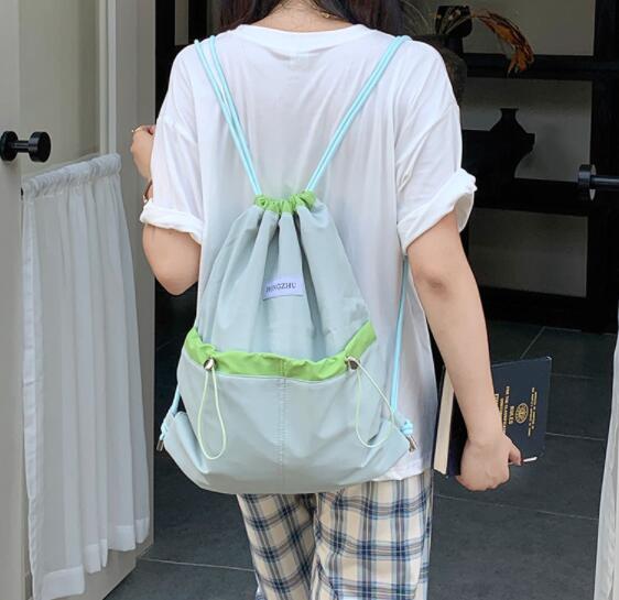 レディースリュック 普段使いナイロンリュック大容量巾着型