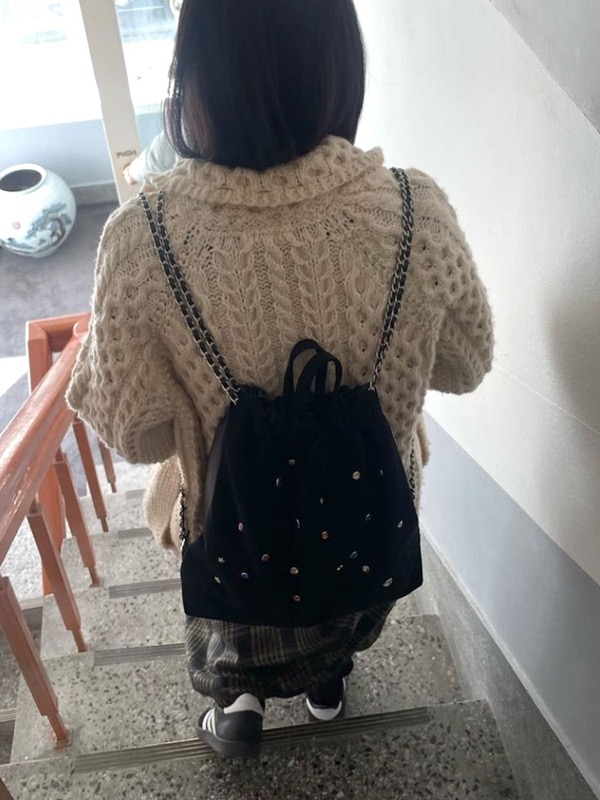 レディースリュック 普段使い巾着型起毛リュック スタッズ付き