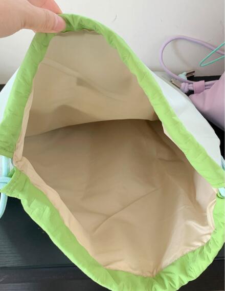 レディースリュック 普段使いナイロンリュック大容量巾着型