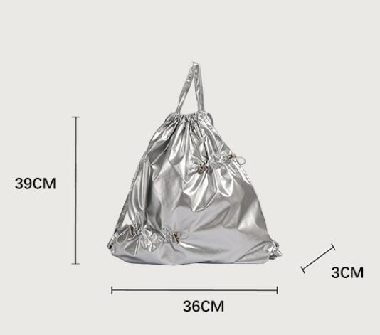 レディースリュック 2025新作 光沢巾着リュック 普段使い 2色展開