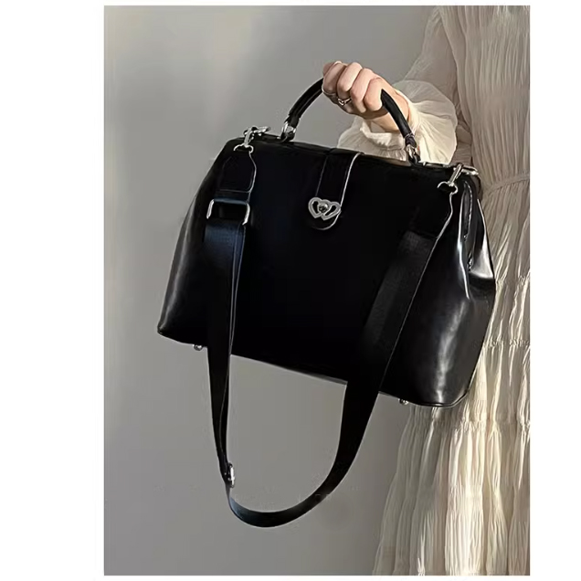 レディースリュック 旅行に最適な上品合成皮革三通り背負い鞄