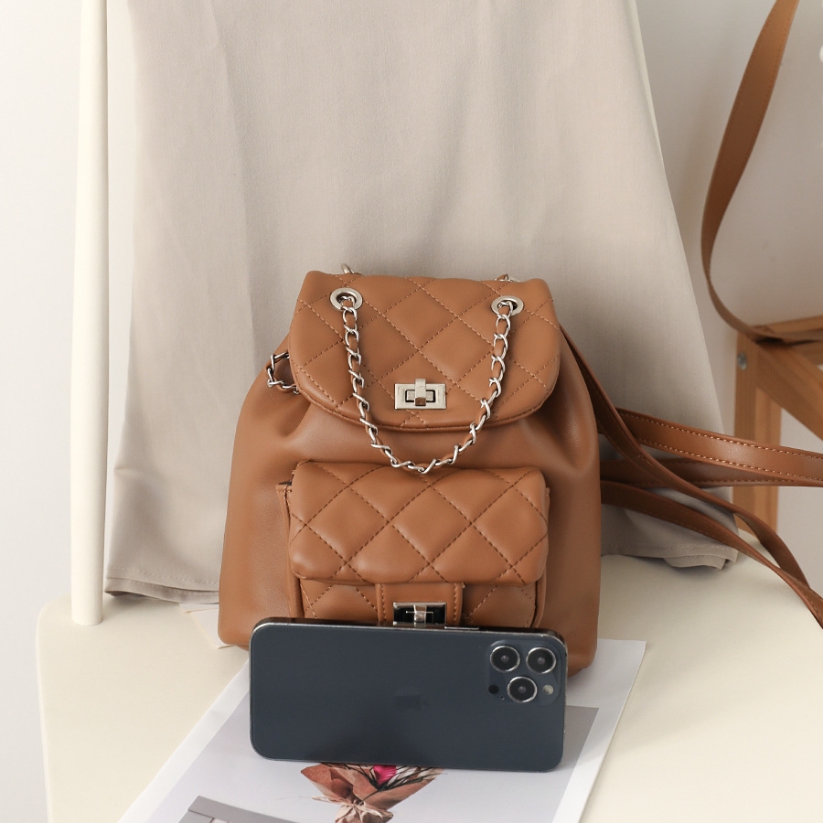 レディースリュック 旅行用キルティング小型リュック チェーン付き 全3色