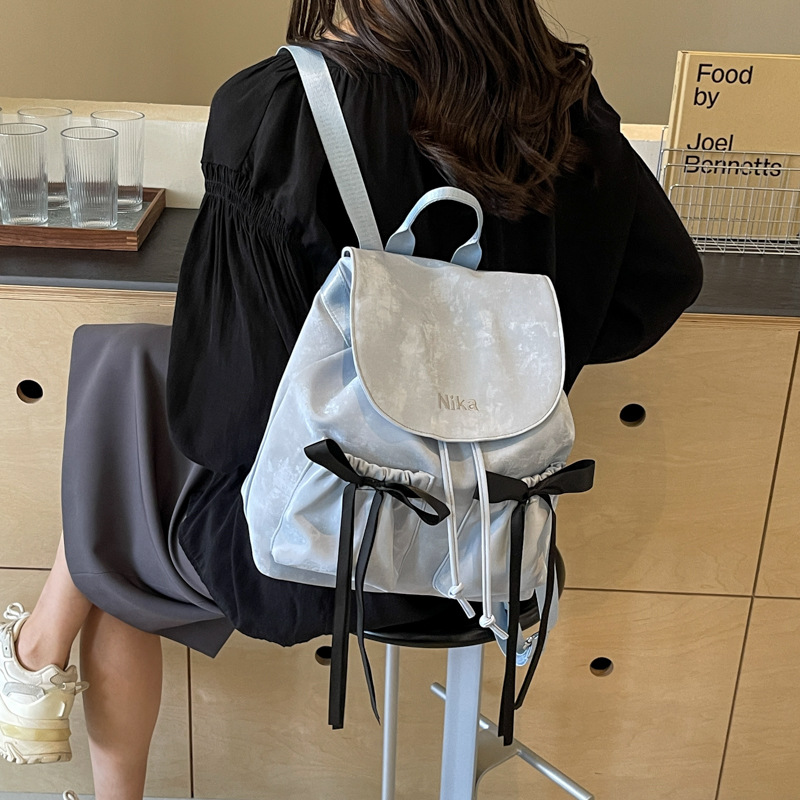 普段使いに最適なレディースリュック巾着型背負い鞄5色展開