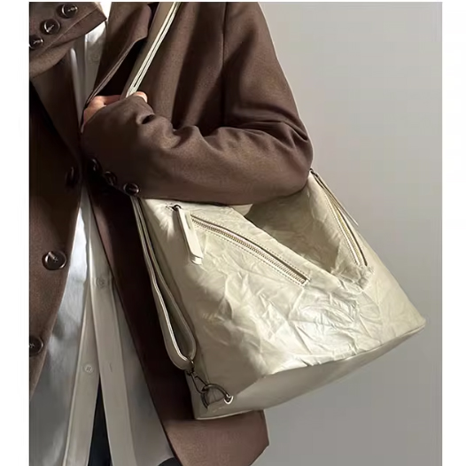 レディースリュック シワ加工 三通り 多機能バッグ 普段使い 大容量軽量