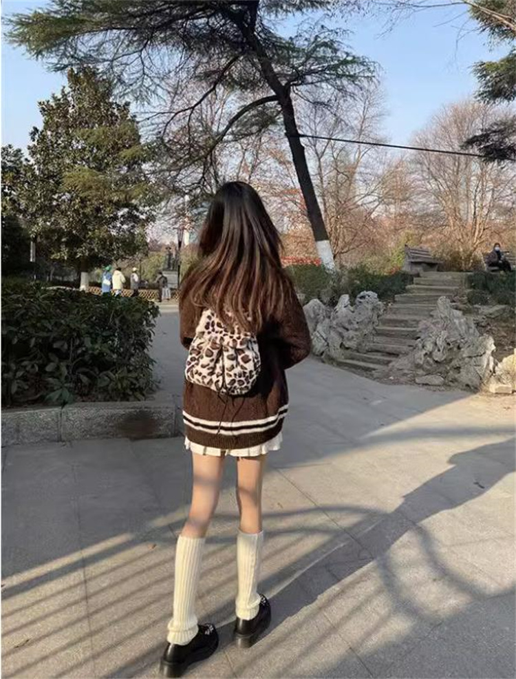 レディースリュック 普段使いふわふわ大容量巾着型豹柄リュック