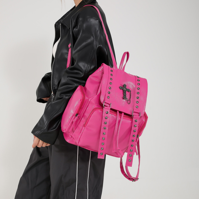 普段使いレディースリュック 十字架スタッズ付き大容量かばん