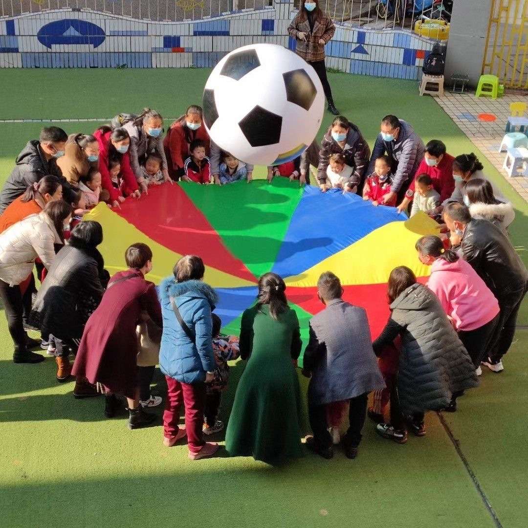 サッカーボール 巨大 遊び