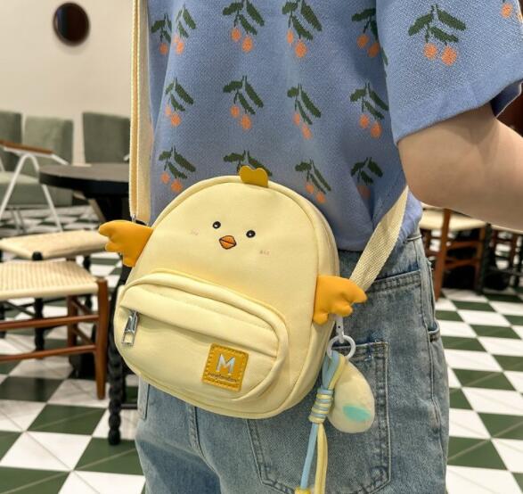 帆布サコッシュ ひよこ刺繍 斜めがけバッグ 女性用