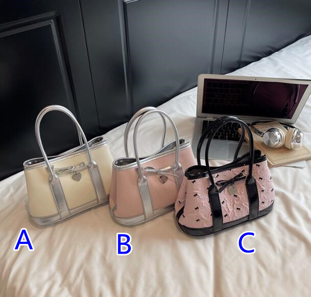 https://fulmo-img-server.com/sacoche-sacolla/16b64a84-1bb3-4bbb-afee-560a6e3cf471.jpg