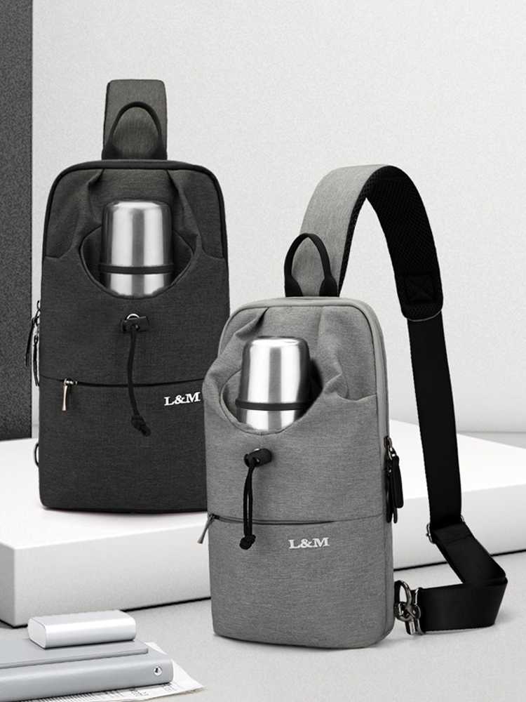 ペットボトルもすっきり収納！サコッシュで快適な外出を楽しむ5選