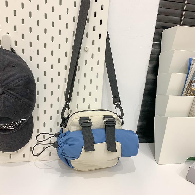 軽量防水ペットボトルポケット付きサコッシュ