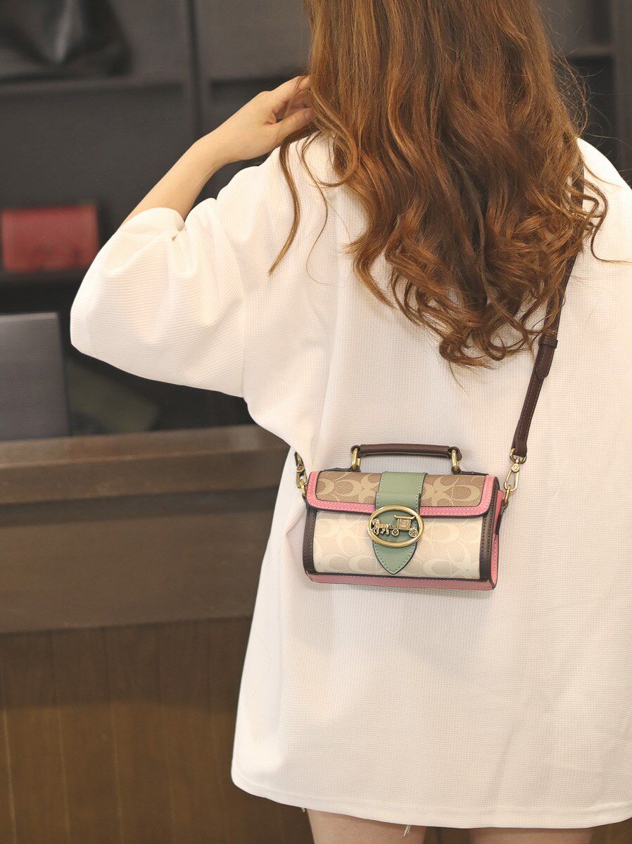 サコッシュ 金具留め具付き配色切り替えレザーサコッシュ