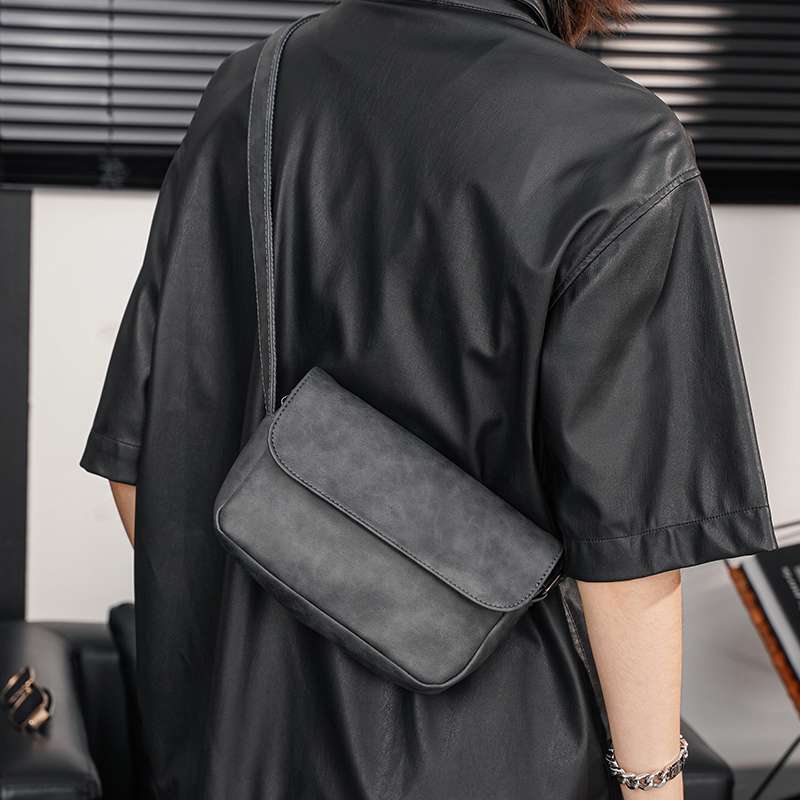 サコッシュ 洗練ミニマル革製サコッシュ