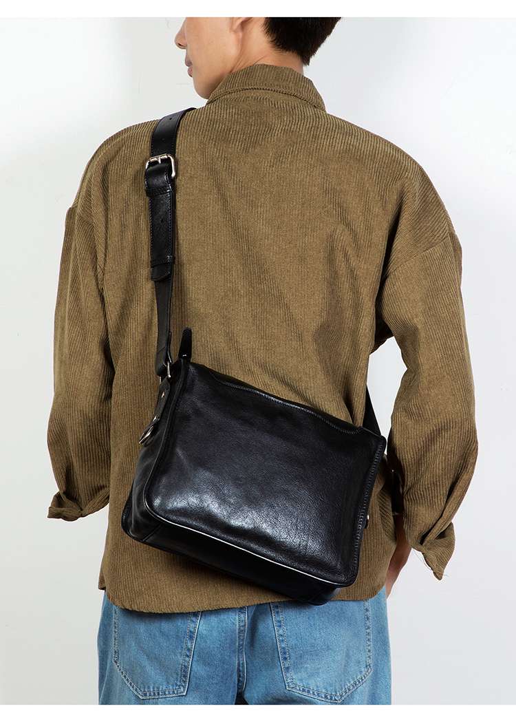シンプル上質レザーサコッシュ