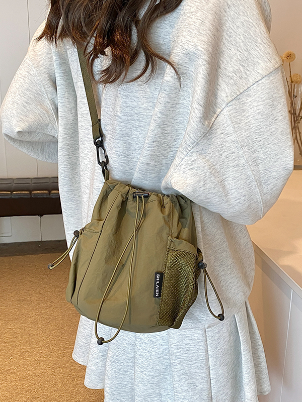 軽量ナイロン巾着ミニサコッシュ