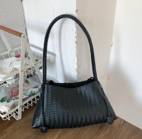 https://fulmo-img-server.com/sacoche-sacolla/710b83e5-c21f-4f09-b0f4-8983592af62f.jpg