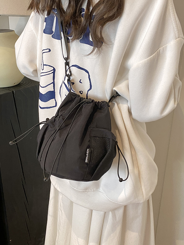 軽量ナイロン巾着ミニサコッシュ