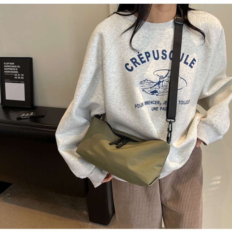 軽量サコッシュバッグ