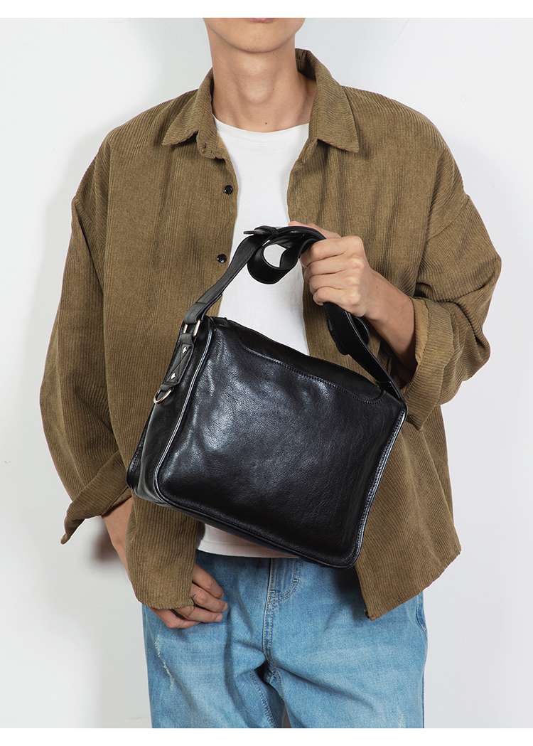 シンプル上質レザーサコッシュ