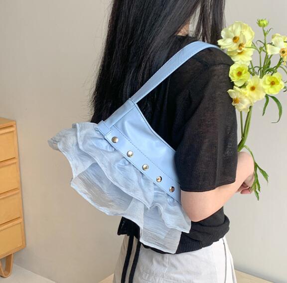 編み上げデザイン レザーサコッシュ ショルダーバッグ