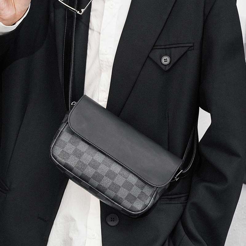 サコッシュ 洗練ミニマル革製サコッシュ