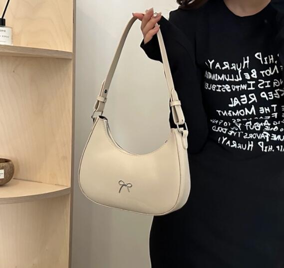 レザーサコッシュ ショルダーバッグ 手提げ対応 女性用