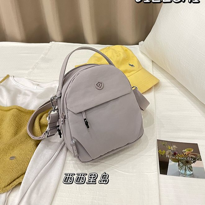 ミニマルデザインナイロンサコッシュ