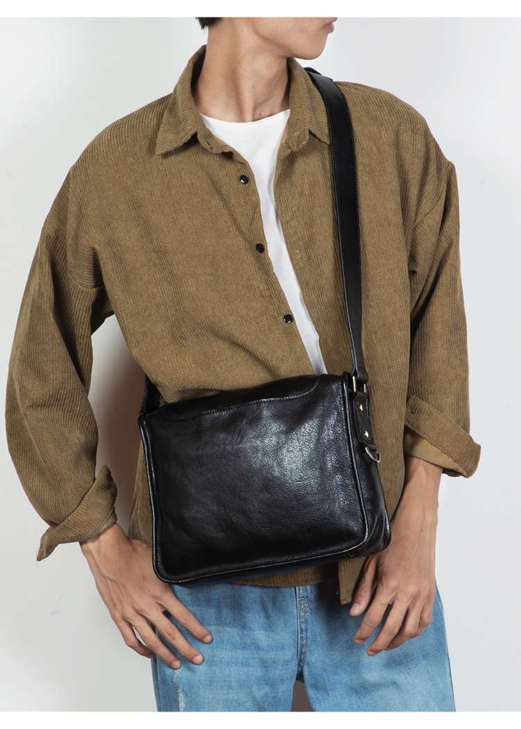シンプル上質レザーサコッシュ