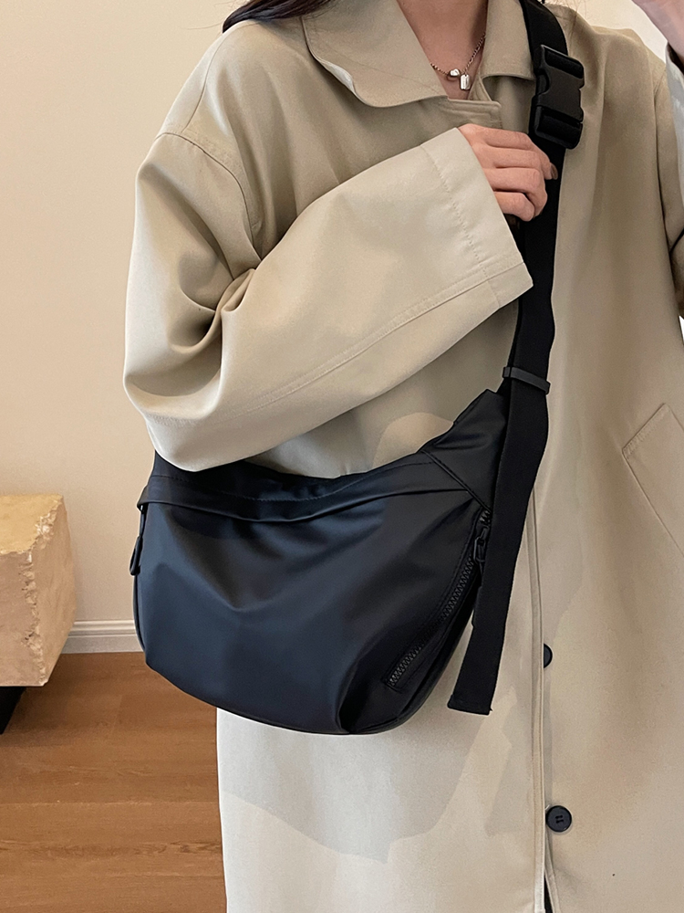 大容量防水軽量サコッシュバッグ