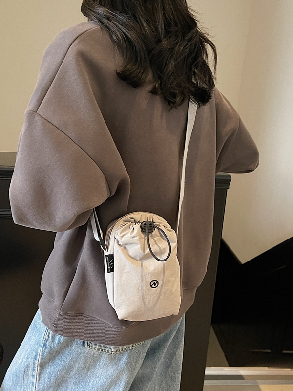 軽量巾着型ナイロンミニサコッシュ