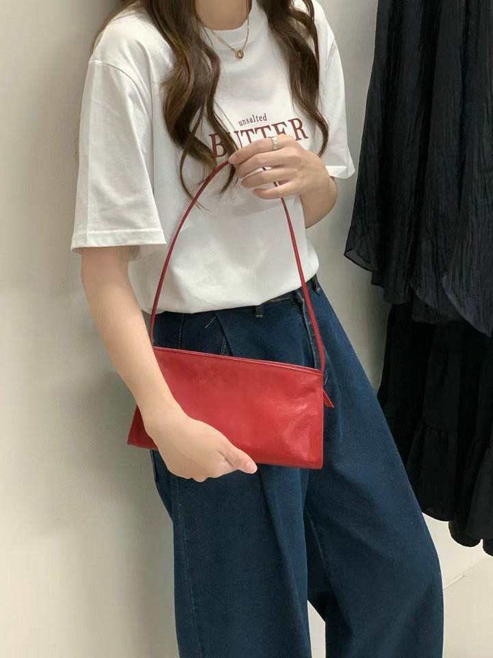サコッシュ 上質革のスリムサコッシュ