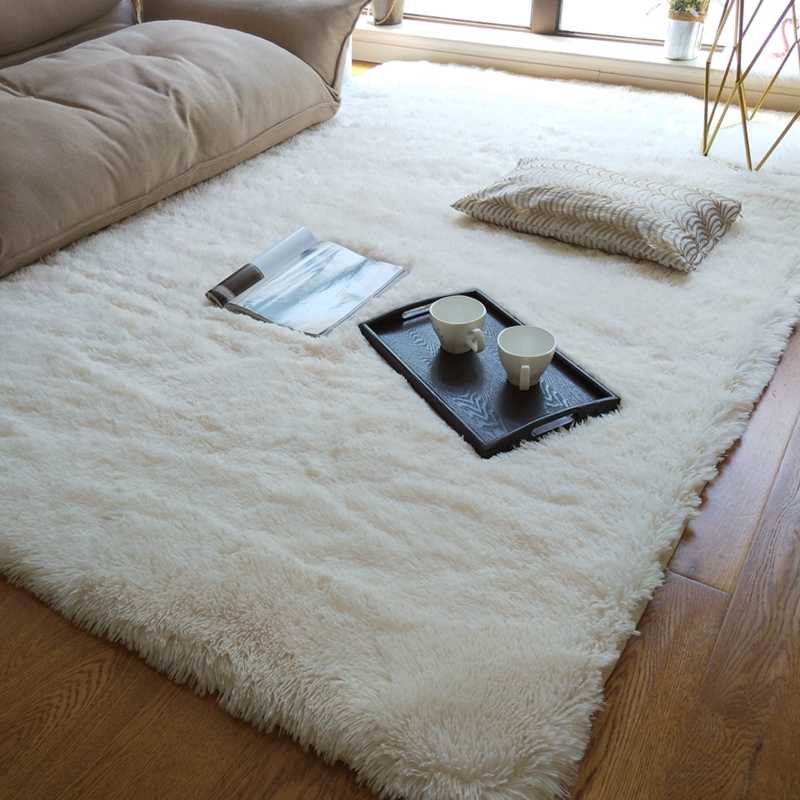 夏の暑さを忘れる涼やか空間!絨毯とラグで叶える快適な暮らし10選