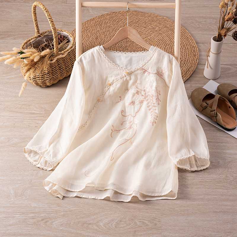 60代レディースに似合う！体型カバーもできるシャツ5選