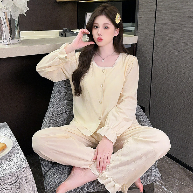 ベージュコーデ シンプル姫系おうちパジャマ