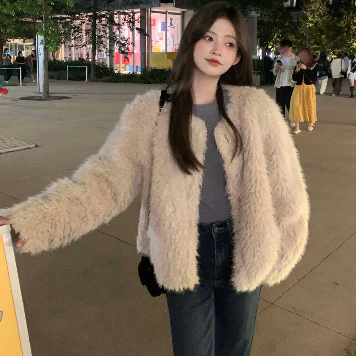 可愛く仕上がる！おすすめのベージュコートコーデ14選