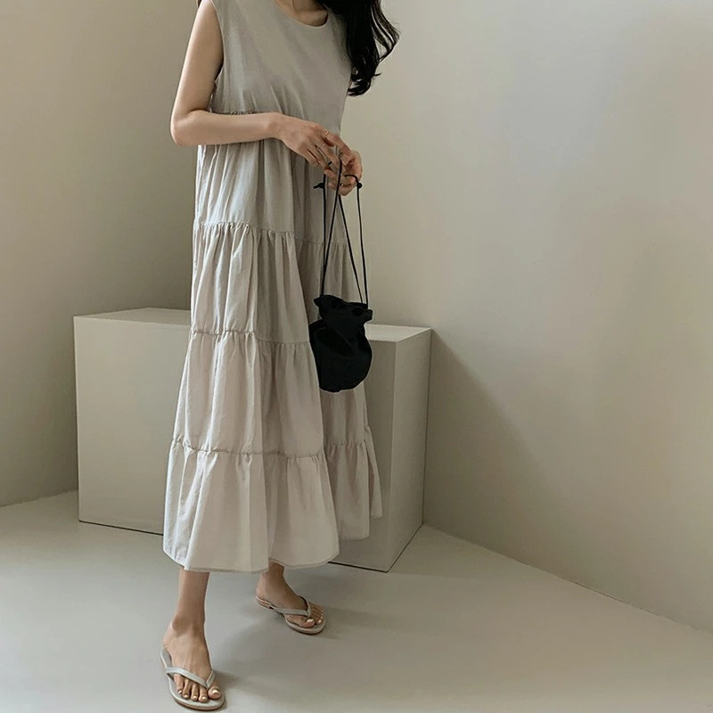 ベージュコーデ ティアードデザイン ノースリーブ マキシワンピース