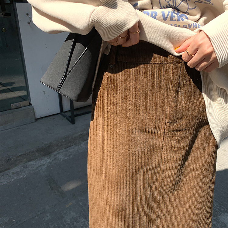 ベージュコーデ バックスリット入りロング丈スカート体型カバーハイウエスト