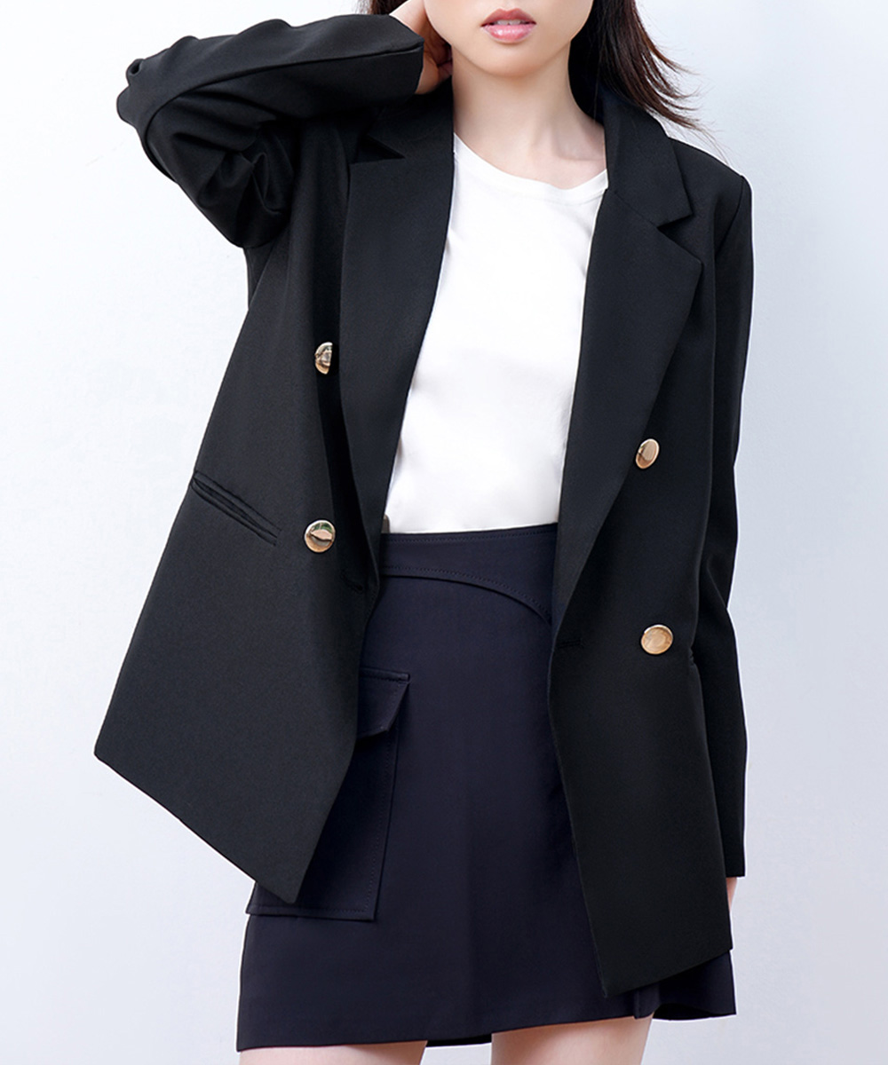 ベージュコーデ 二重ボタン仕立ての上品ジャケット中丈