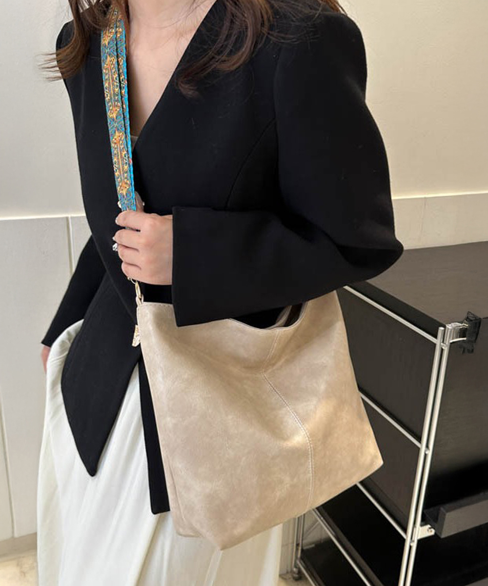 ベージュコーデ 合皮肩掛け靴収納バッグ 軽量おしゃれ鞄