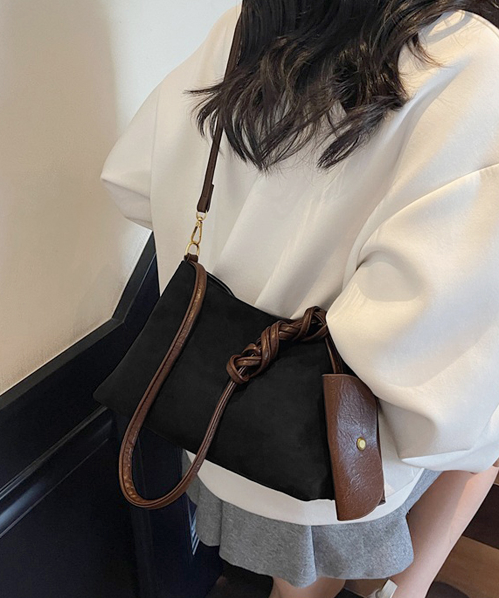 ベージュコーデ ねじりハンドル小物ショルダーバッグ ポーチ付き