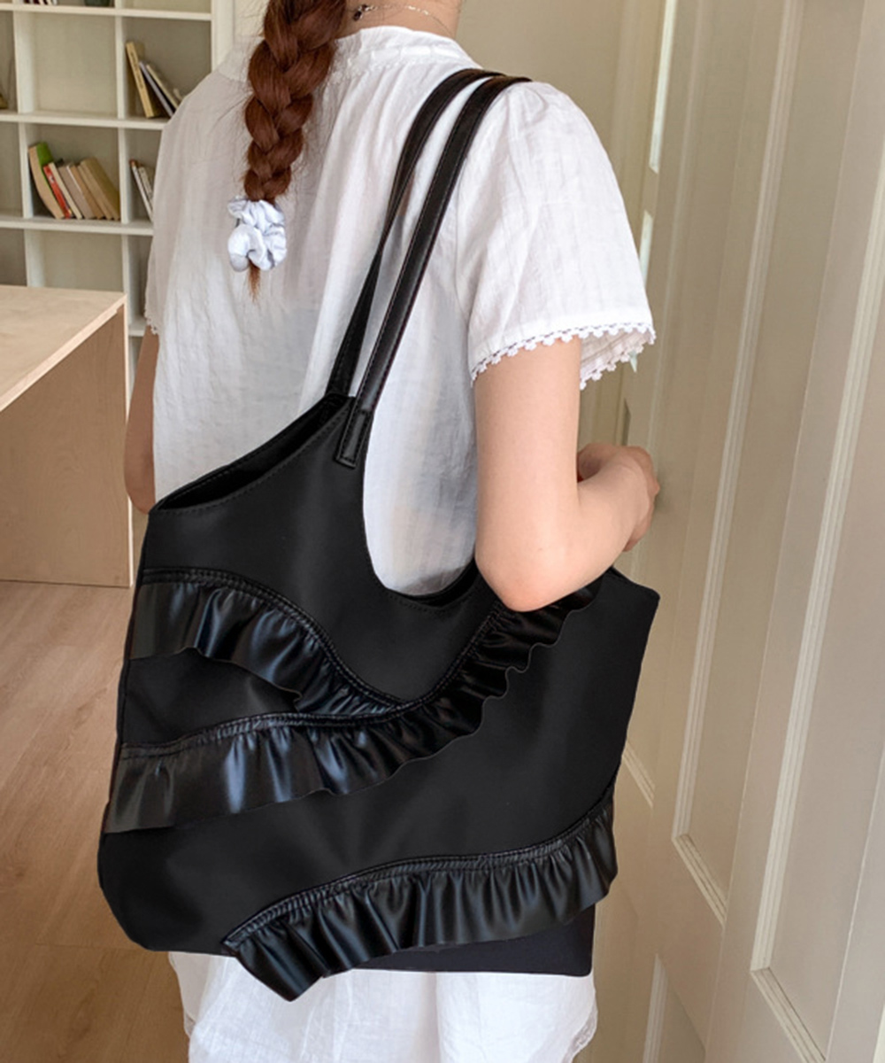 ベージュコーデ 大容量フリル合皮トートバッグ小物肩掛け