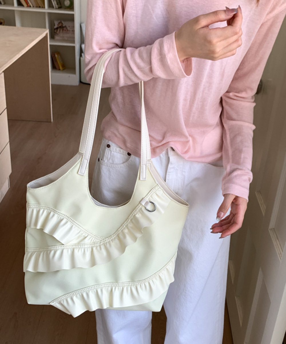 ベージュコーデ 大容量フリル合皮トートバッグ小物肩掛け