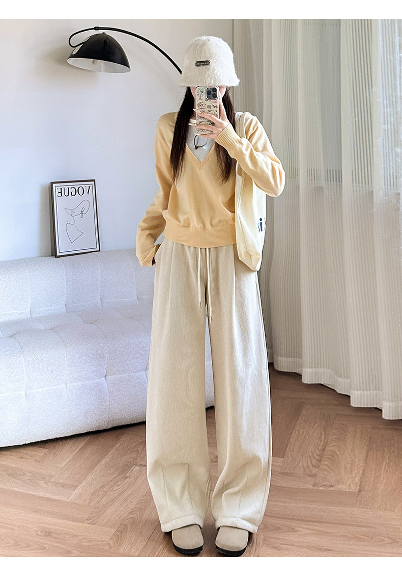 ベージュコーデ しなやかワイドパンツ